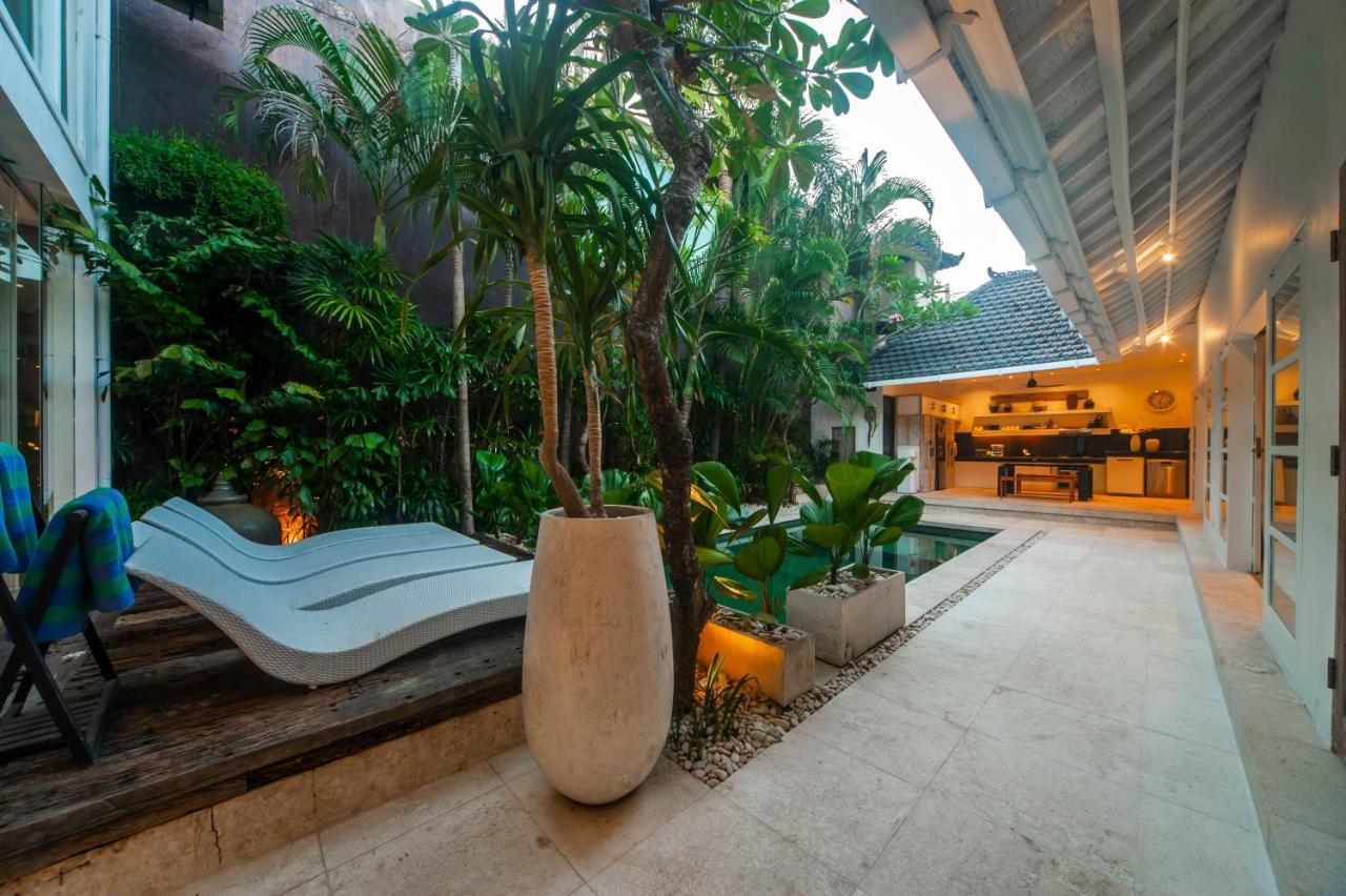Villa Tides Seminyak Esterno foto