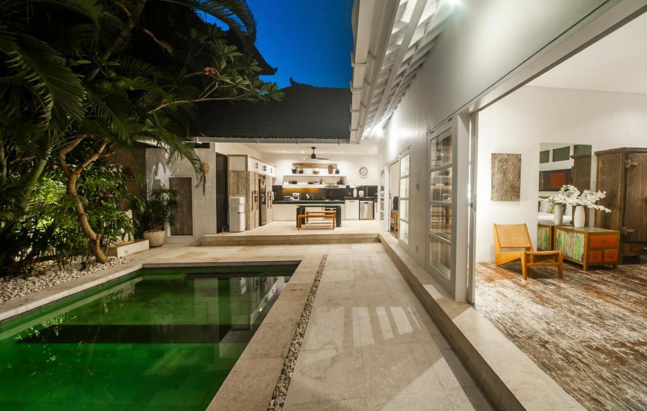 Villa Tides Seminyak Esterno foto