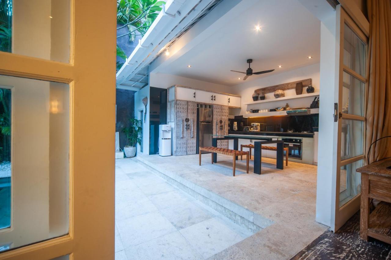 Villa Tides Seminyak Esterno foto